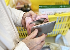 スーパーのレジ