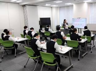 接客マナー研修風景