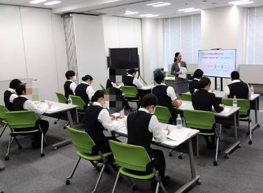 接客マナー研修風景