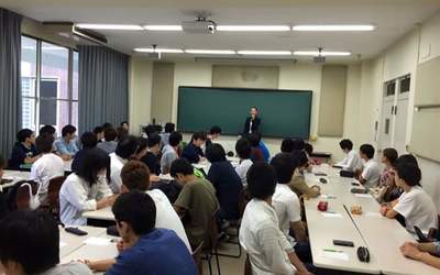 大学生への講演風景